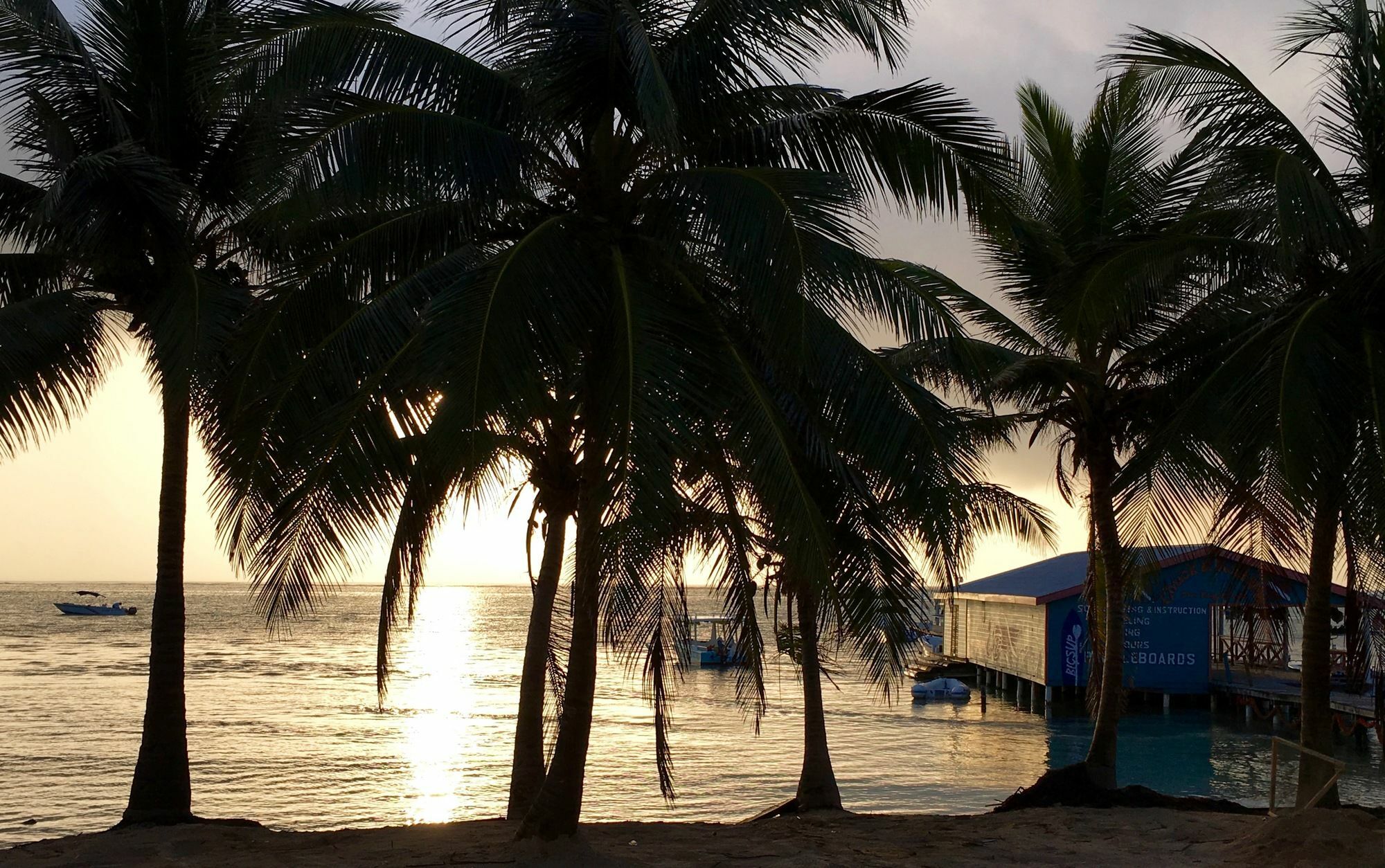 The Palapa House Hotel San Pedro  Exterior photo